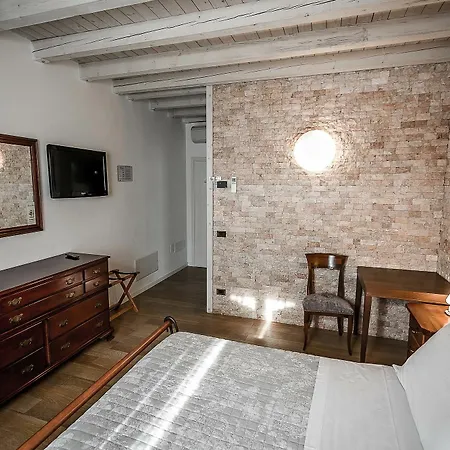 Gregory House 2* Treviso